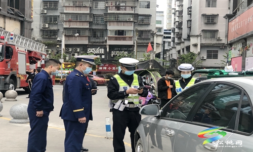 松桃消防聯(lián)合交警開展“打非治違”專項(xiàng)整治行動(dòng)