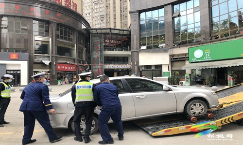 松桃消防聯(lián)合交警開展“打非治違”專項(xiàng)整治行動(dòng)