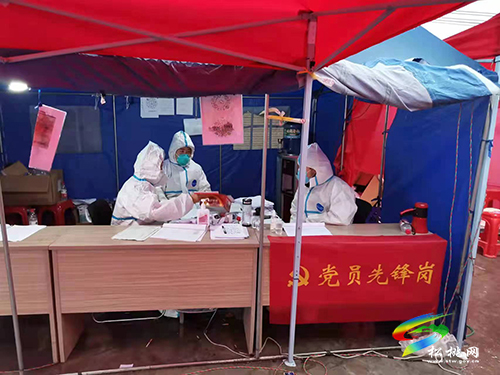 松桃：黨旗在抗“疫”最前方高高飄揚(yáng)！
