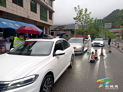 松桃：黨旗在抗“疫”最前方高高飄揚(yáng)！