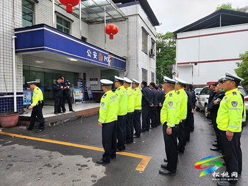 ​松桃交警強(qiáng)力推進(jìn)“打非治違”專項(xiàng)整治行動(dòng)