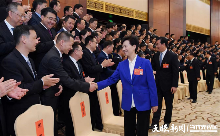 諶貽琴李炳軍劉曉凱看望出席省第十三次黨代會代表