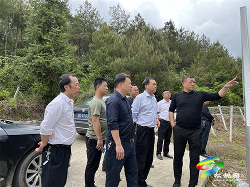 龍秀福到長坪鄉(xiāng)調(diào)研民族宗教、農(nóng)業(yè)產(chǎn)業(yè)發(fā)展等工作