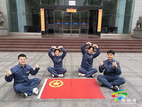 松桃供電局：開展“我和團(tuán)旗團(tuán)徽同框”活動