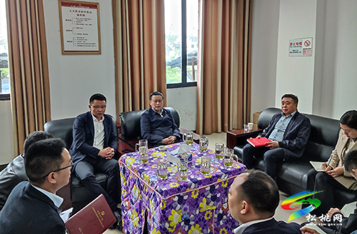 龍群躍到苗王城西疫情防控服務(wù)點、正大鎮(zhèn)調(diào)研督導(dǎo)疫情防控等工作