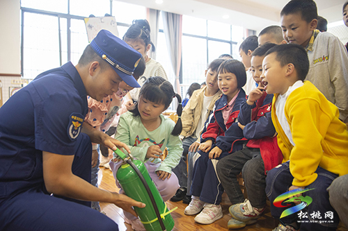 【共守美好家園】松桃消防救援大隊到縣實驗幼兒園開展防災(zāi)減災(zāi)知識宣傳