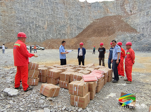 松桃公安：集中銷毀危爆物品　及時(shí)消除安全隱患