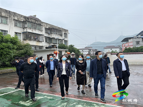 劉艷陽(yáng)率執(zhí)法檢查組到松桃開(kāi)展《貴州省養(yǎng)老服務(wù)條例》執(zhí)法檢查
