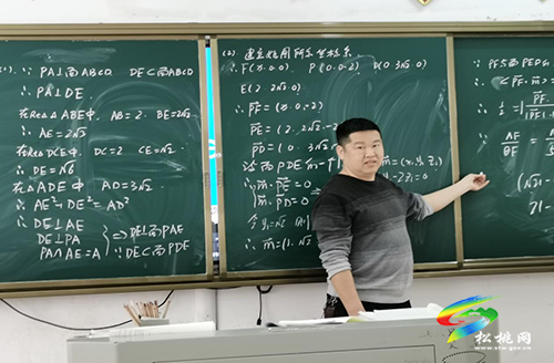 【松桃才俊展風(fēng)采】三尺講臺(tái)獻(xiàn)青春　一片丹心育桃李——記松桃縣第二批縣管專家、省級(jí)骨干教師銅仁市名師熊勇