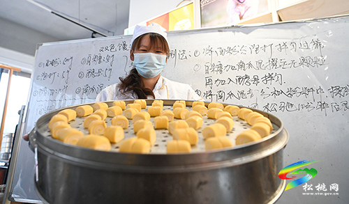 ​松桃：培訓(xùn)“禮包”送到手　提升技能促就業(yè)