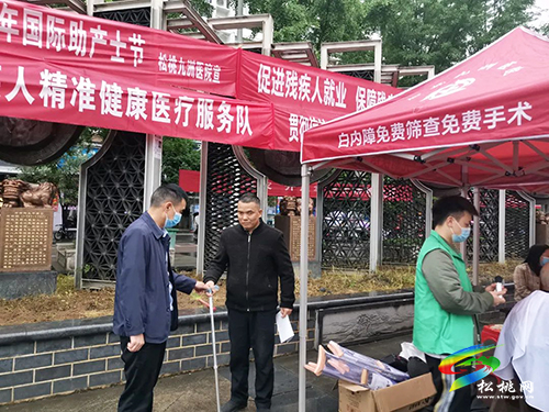 ​松桃殘聯(lián)開(kāi)展第三十二次以“促進(jìn)殘疾人就業(yè)，保障殘疾人權(quán)益”為主題的全國(guó)助殘日宣傳活動(dòng)