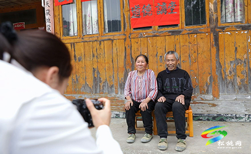 松桃：志愿“照”進大山微笑定格幸福