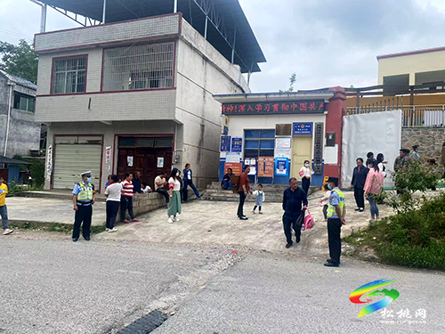 黃板鎮(zhèn):開(kāi)展護(hù)學(xué)行動(dòng)守護(hù)校園安全