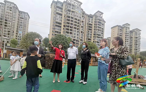 石小莉到縣實(shí)驗(yàn)幼兒園調(diào)研指導(dǎo)教育工作