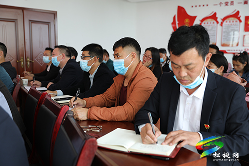 龍群躍到育才社區(qū)宣講省第十三次黨代會精神