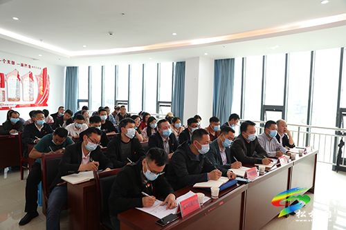 龍群躍到育才社區(qū)宣講省第十三次黨代會精神
