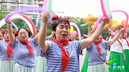松桃老年健身隊慶?！傲弧眹H兒童節(jié)