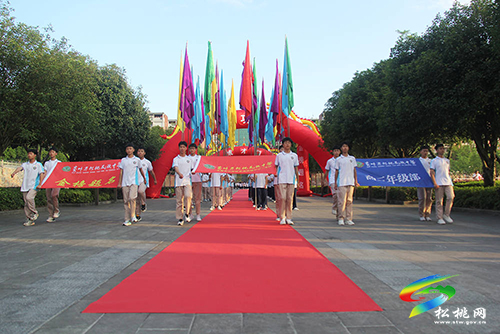 ​松桃民族中學舉行2022屆高三成人禮暨畢業(yè)典禮