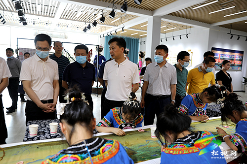 梁杰釗一行到松桃開展粵黔東西部協(xié)作考察調(diào)研