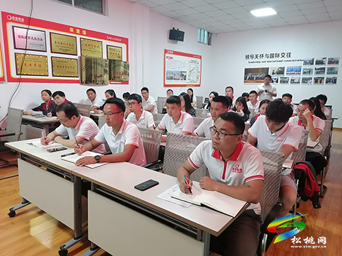 縣委“理論專家+”赴德康農(nóng)牧公司宣講省第十三次黨代會精神