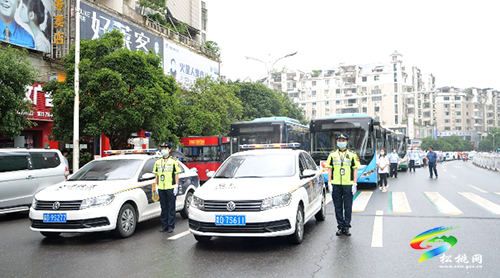 松桃：253輛“愛(ài)心送考車(chē)”整裝待發(fā)
