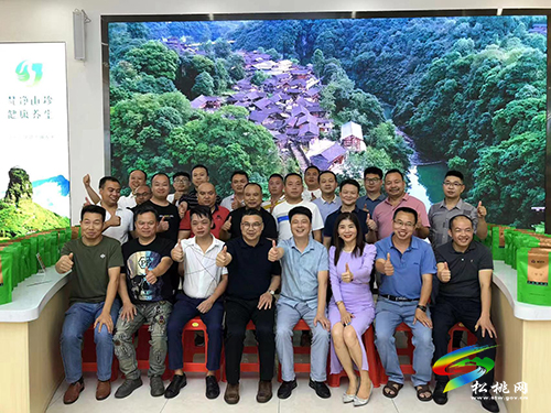 松桃投資營商環(huán)境暨松桃在粵春暉使者助力黔貨出山座談會召開