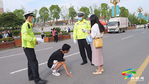 考生考前突感不適　交警火速送醫(yī)、送返考點(diǎn)僅用10分鐘