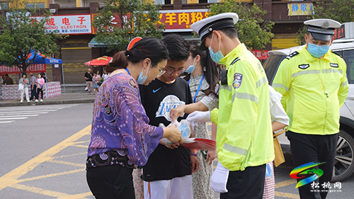 考生考前突感不適　交警火速送醫(yī)、送返考點(diǎn)僅用10分鐘