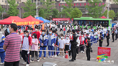 松桃5240名學(xué)子走進(jìn)高考考場(chǎng)