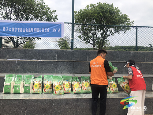 愛心捐贈暖人心！騰訊公益慈善基金會聯(lián)合壹基金向受災群眾捐贈物資