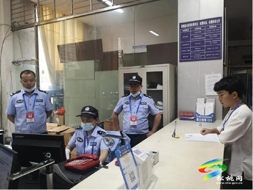 高考，松桃政務(wù)服務(wù)中心公安窗口開啟“護航”模式 
