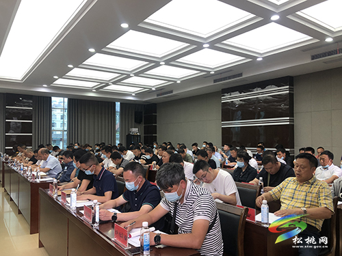 松桃安全生產(chǎn)“打非治違”暨非煤礦山企業(yè)集中約談會召開