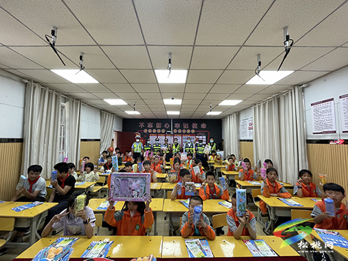 一路童行安全路 爭當小小安全員