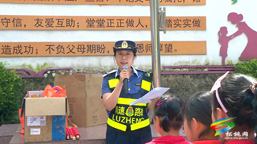 松桃高速公路“一路多方”聯(lián)合開展安全生產(chǎn)月宣傳活動(dòng)
