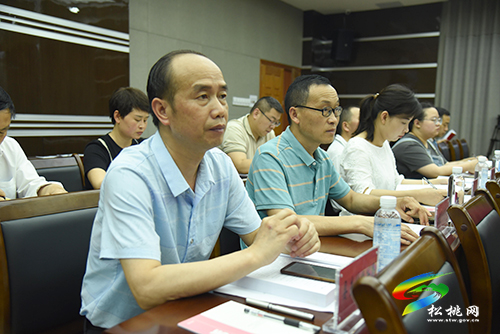 《中國共產(chǎn)黨松桃苗族自治縣歷史大事記》第二卷（1996-2021年）審稿會召開