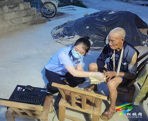 世昌街道派出所：辦證服務(wù)送上門，轄區(qū)群眾齊點(diǎn)贊