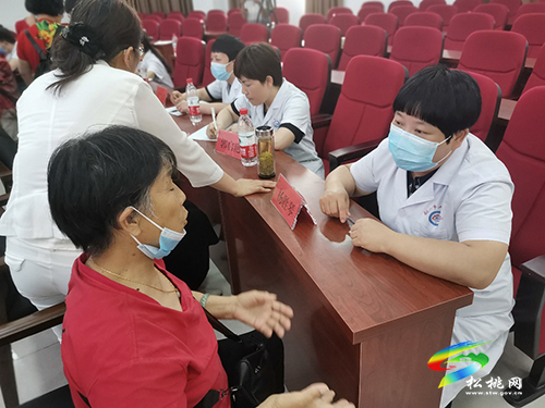 “關(guān)愛女性健康中國行”活動走進松桃