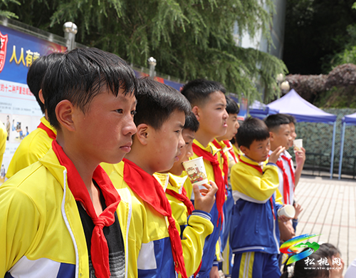 松桃學(xué)生進(jìn)軍營 國防教育強(qiáng)少年