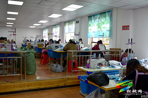 松桃：微工廠建到鄉(xiāng)村　就業(yè)增收促振興