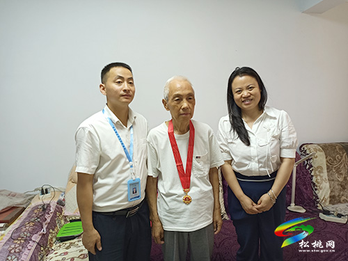 ​田筑玉走訪慰問教育系統(tǒng)退休老黨員