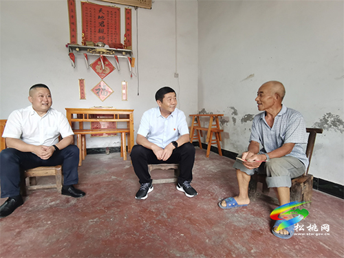 石敏到長興堡鎮(zhèn)開展走訪慰問