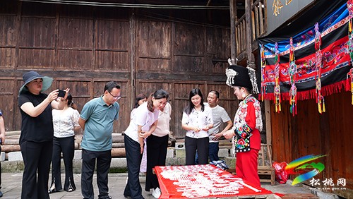 全市統(tǒng)一戰(zhàn)線“同心興銅+聚力發(fā)展”工程推進(jìn)會(huì)在松桃召開