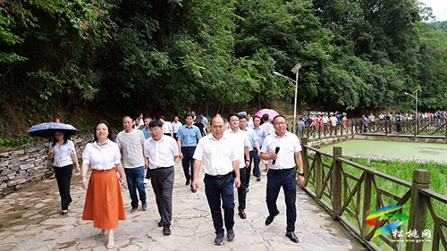 全市統(tǒng)一戰(zhàn)線“同心興銅+聚力發(fā)展”工程推進(jìn)會(huì)在松桃召開