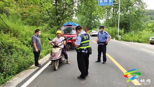 長(zhǎng)坪鄉(xiāng)開(kāi)展道路交通安全檢查專項(xiàng)行動(dòng)