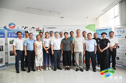 “守望相助勇毅前行 共譜多彩貴州現(xiàn)代化建設(shè)松桃新篇章”——松桃舉辦第二十二期vv沙龍活動(dòng)