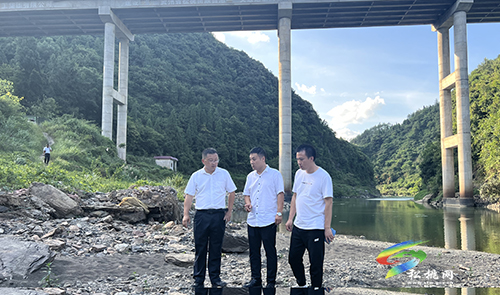 萬釬有到老卜茨水井污水站調研錳污染治理工作