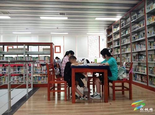松桃圖書館成暑期熱門打卡地