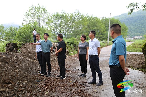黃沛民到孟溪鎮(zhèn)調(diào)度防汛抗旱工作