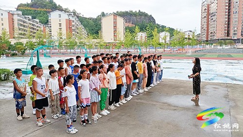 松桃第三完小備戰(zhàn)2026年省第十二屆運(yùn)動(dòng)會(huì)隊(duì)員選拔與集訓(xùn)啟動(dòng)會(huì)召開