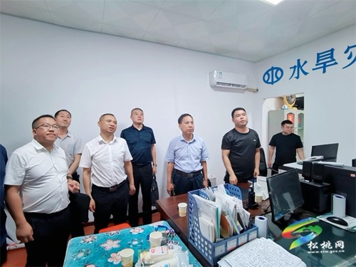熊光奎來松桃督查安全生產(chǎn)工作并調(diào)研鄉(xiāng)村振興